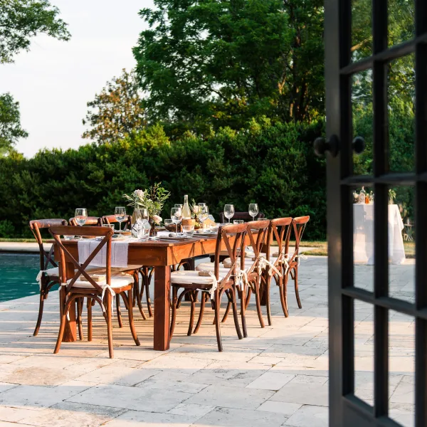 Elegant dinner party next to the pool