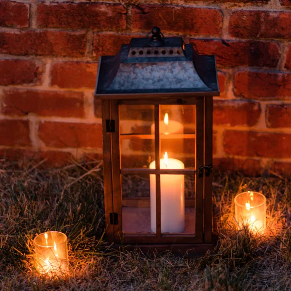 Brick sitting wall with decorative lanterns