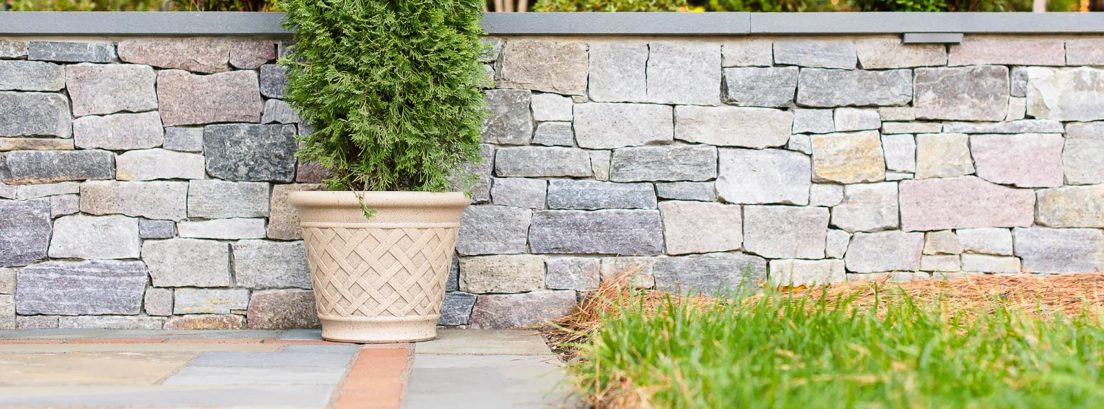 Pool with hot tub and bluestone patio