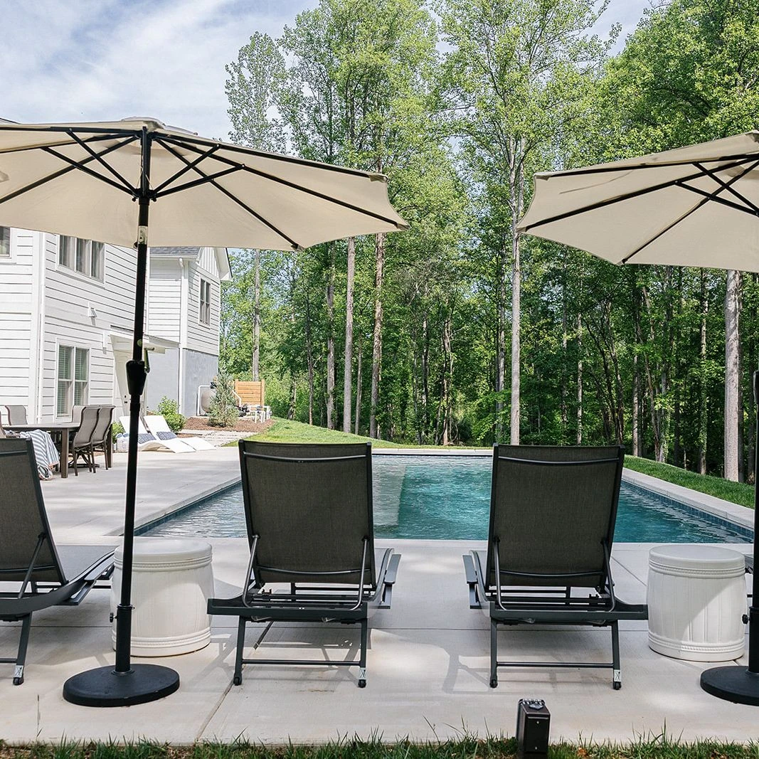 Contemporary poolscape combining clean lines and natural textures