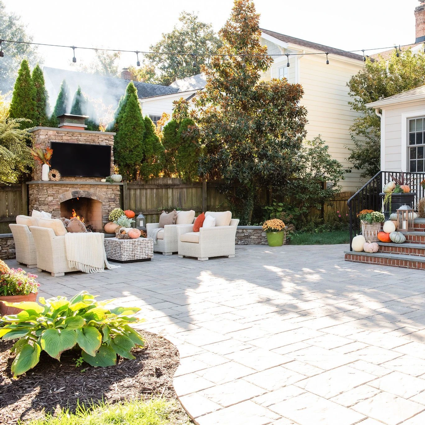 Multi-functional outdoor living space for hosting events
