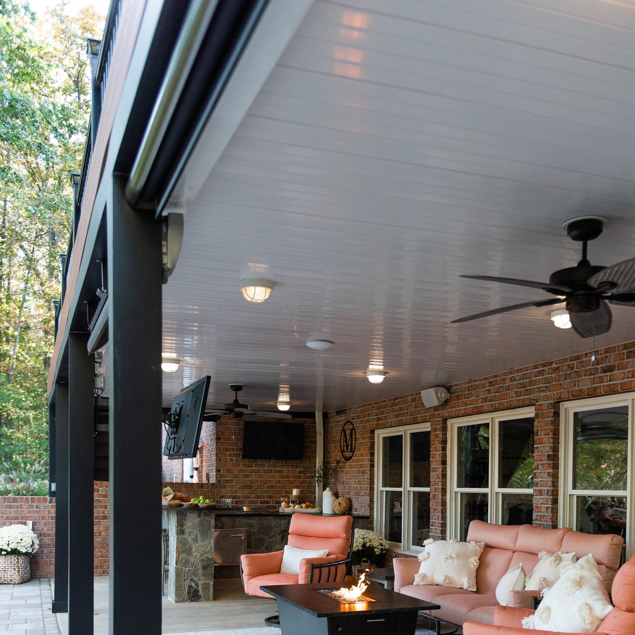 Lake-view outdoor living space